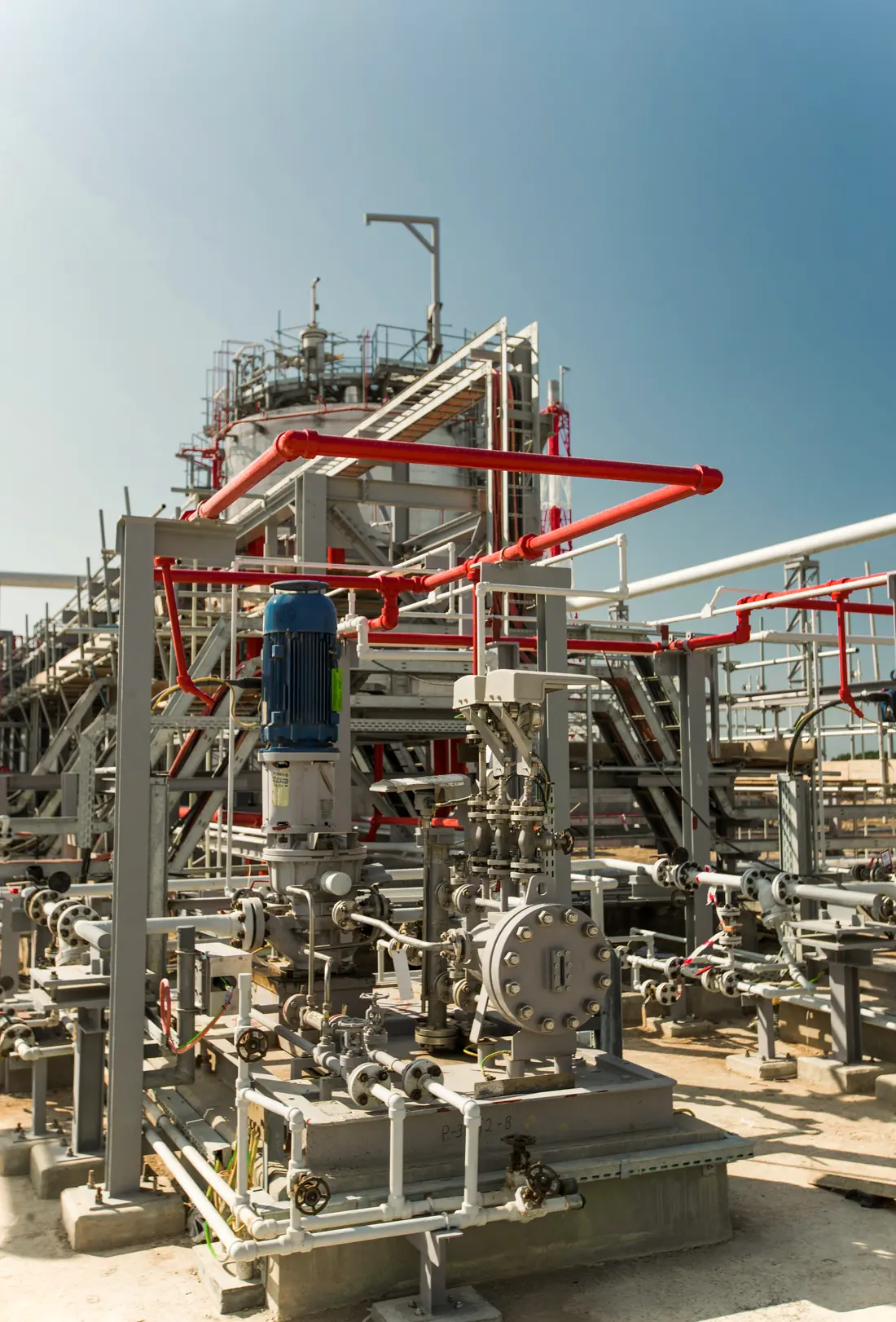 Refinery pipework and valves